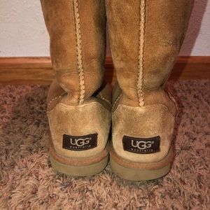 UGG BOOTS